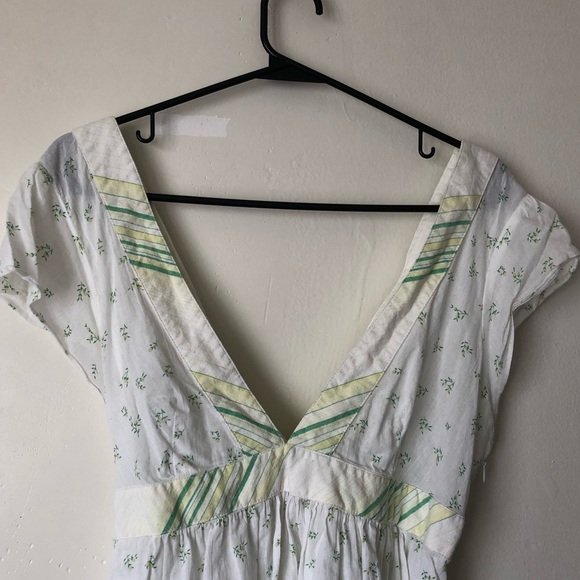 Free People Adorable Boho Floral Short Sleeve Top w/ Deep V-Neck - Picture 2 of 7